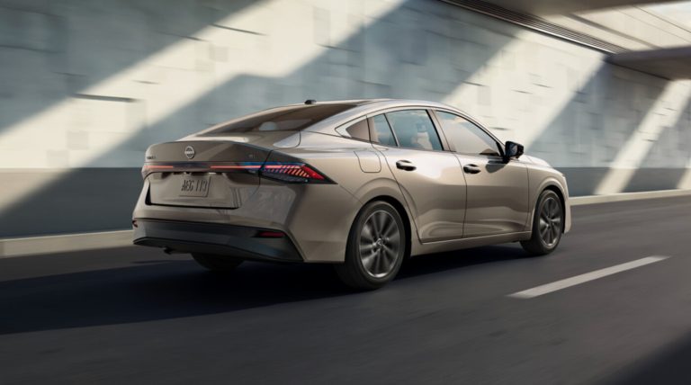 Nissan Versa y Sentra 2026 estrenan nueva línea de accesorios.